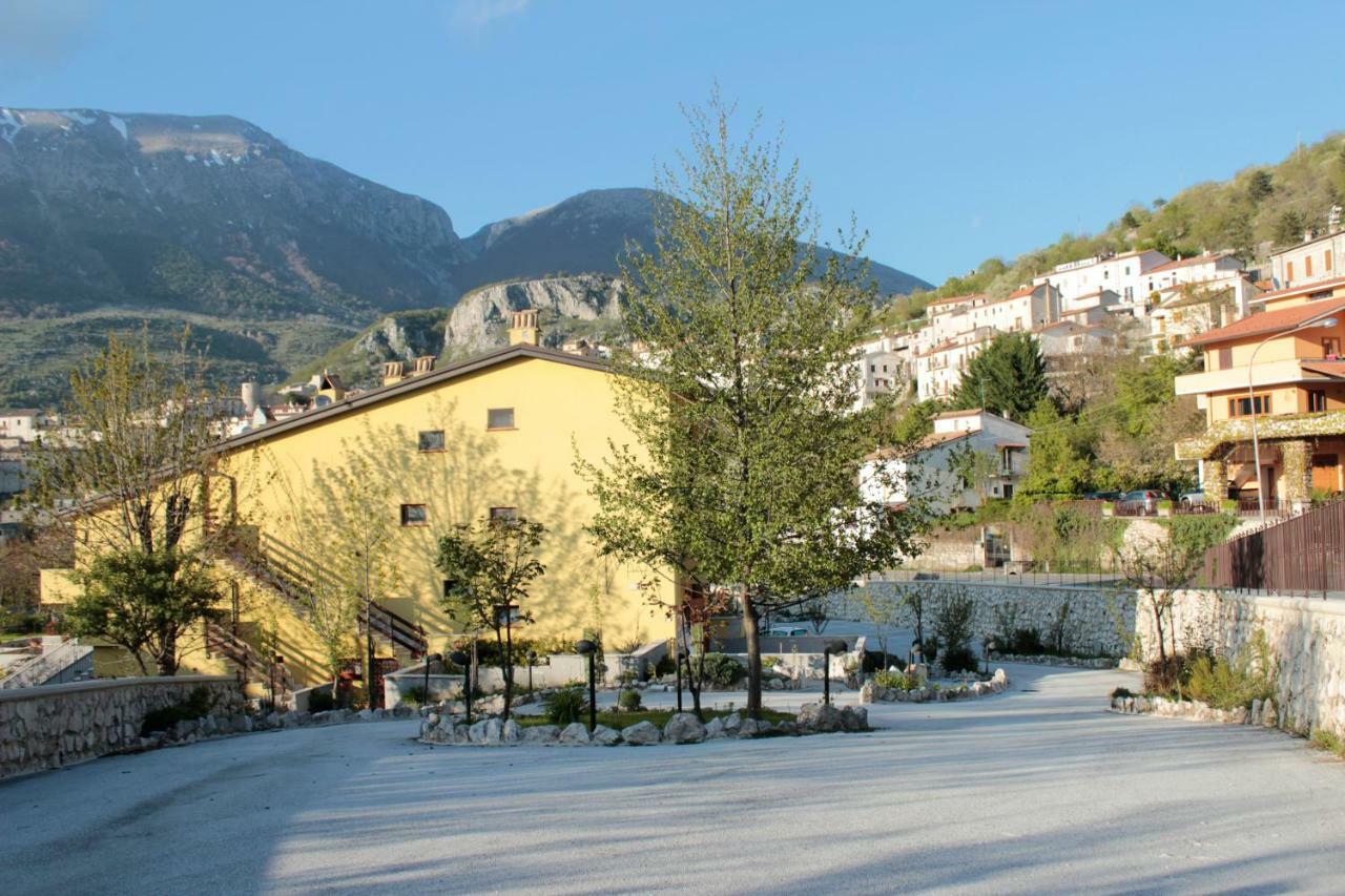 4Flats In Orto Di Venanzio Apartamento Barrea Exterior foto
