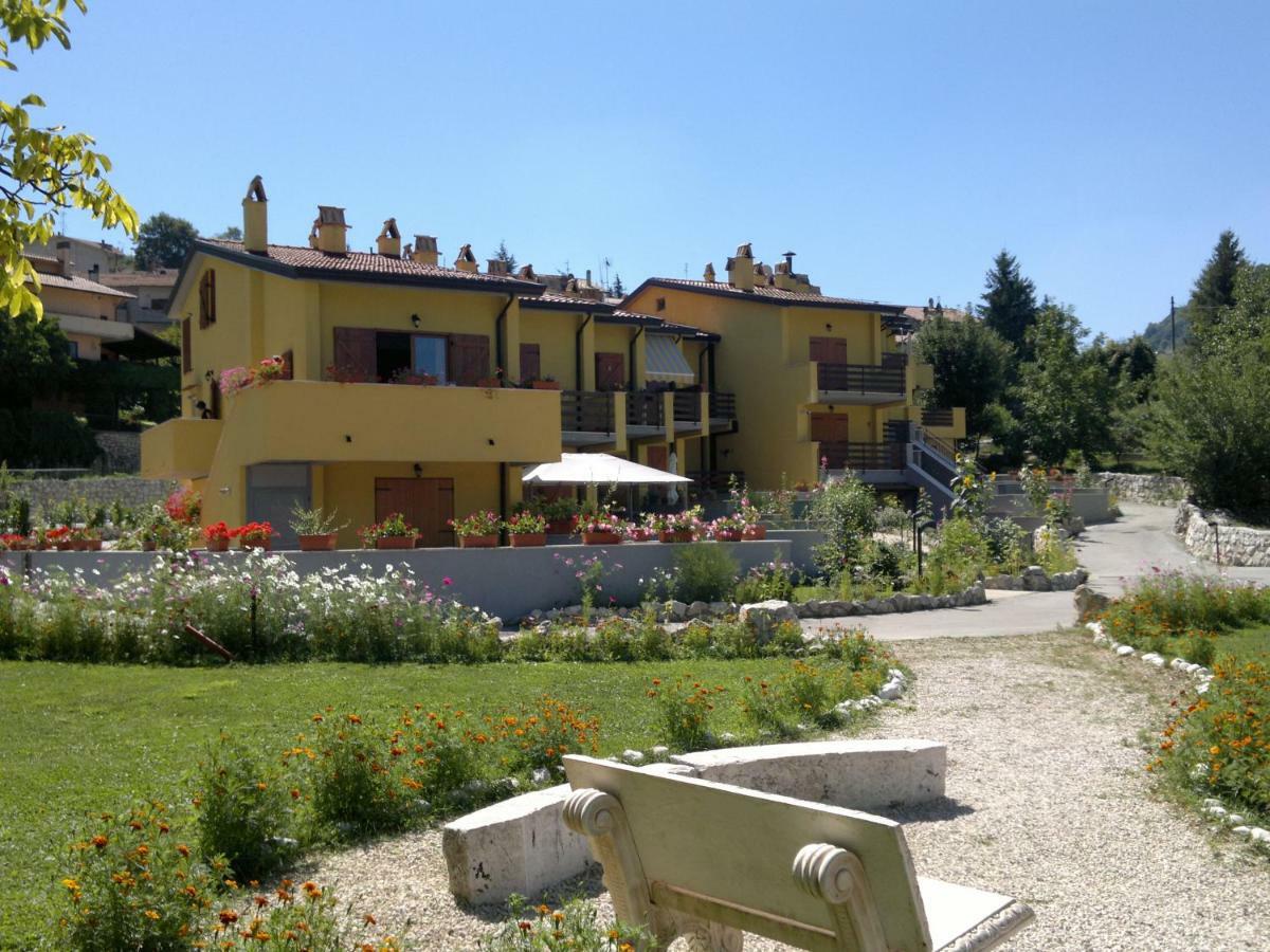 4Flats In Orto Di Venanzio Apartamento Barrea Exterior foto