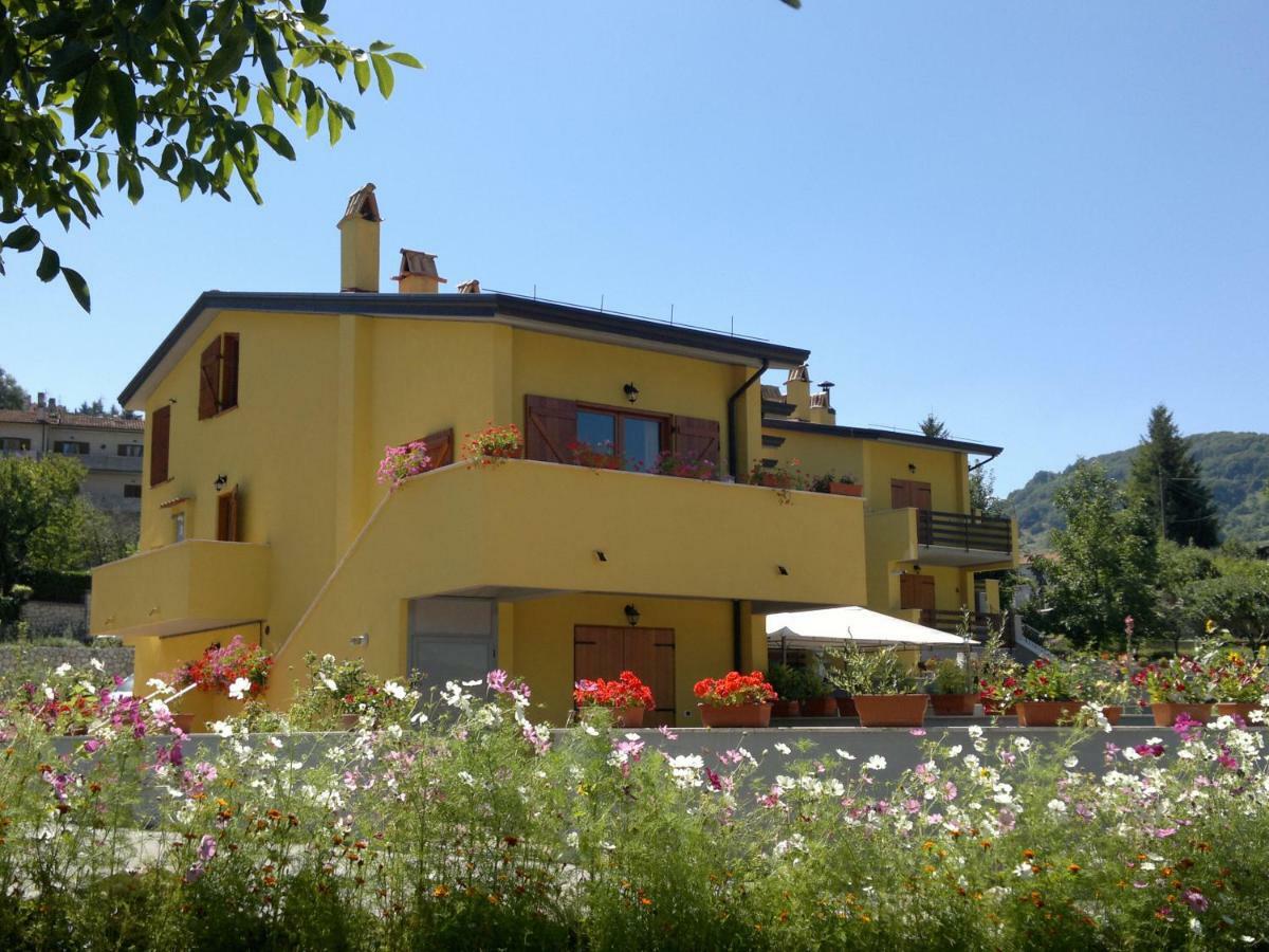 4Flats In Orto Di Venanzio Apartamento Barrea Exterior foto